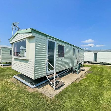 فندق 6 Berth Caravan For Hire At Martello Beach Holiday Park In Essex Ref 29017Y كْلانكتون أون سي المظهر الخارجي الصورة