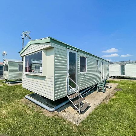 فندق 6 Berth Caravan For Hire At Martello Beach Holiday Park In Essex Ref 29017Y كْلانكتون أون سي المظهر الخارجي الصورة