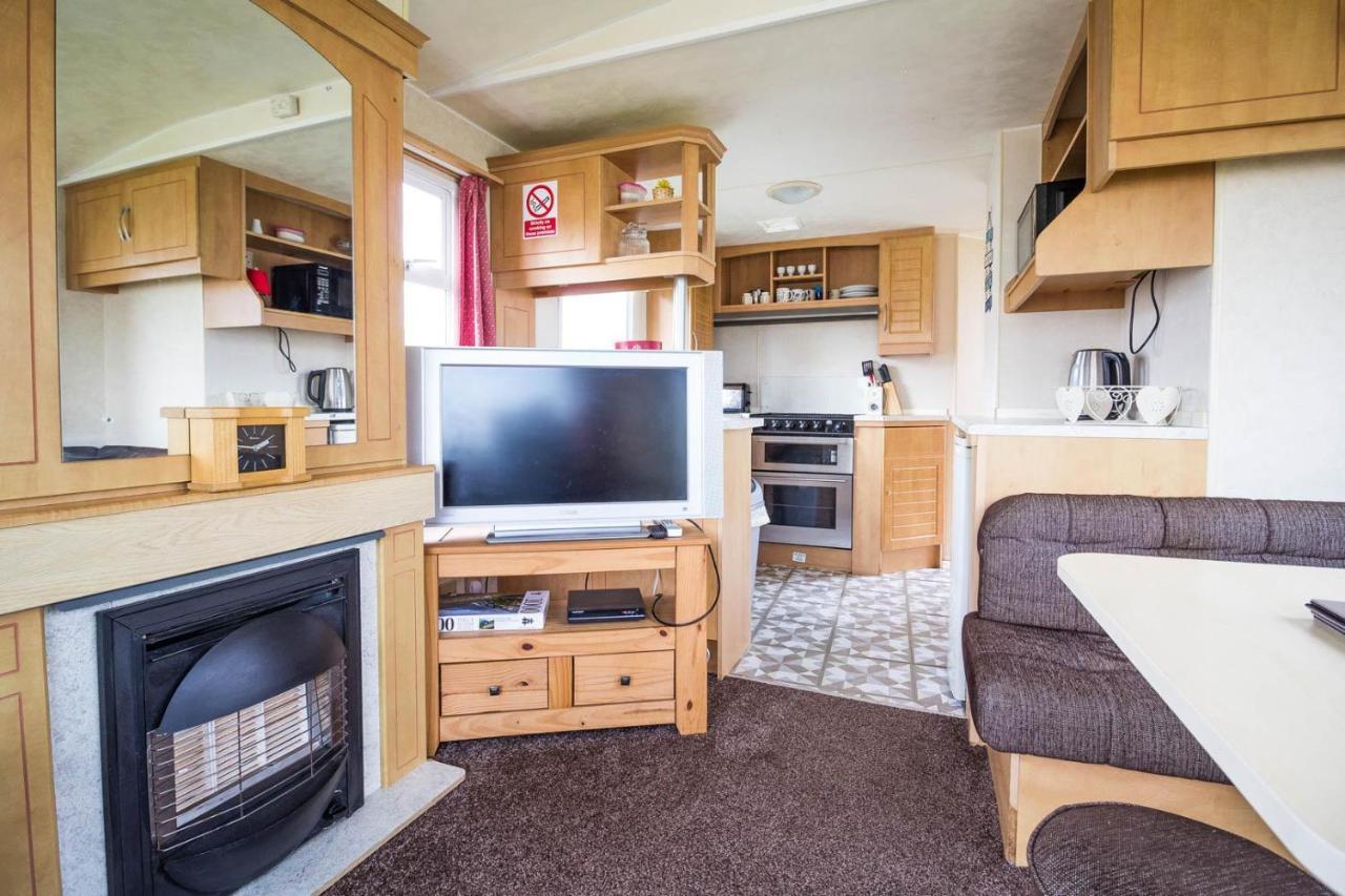 فندق 6 Berth Caravan For Hire At Martello Beach Holiday Park In Essex Ref 29017Y كْلانكتون أون سي المظهر الخارجي الصورة