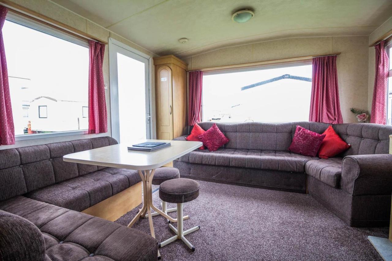 فندق 6 Berth Caravan For Hire At Martello Beach Holiday Park In Essex Ref 29017Y كْلانكتون أون سي المظهر الخارجي الصورة