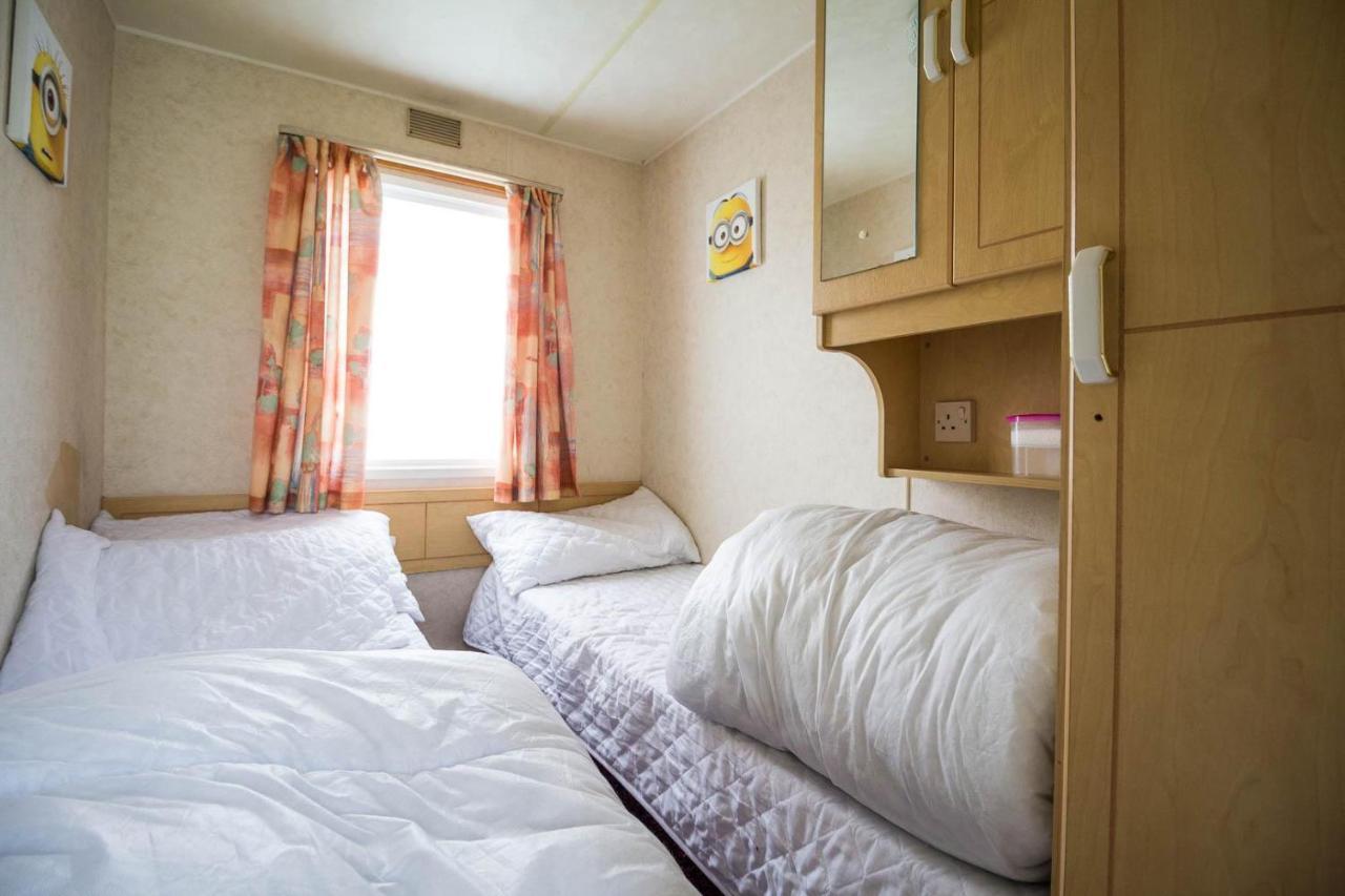 فندق 6 Berth Caravan For Hire At Martello Beach Holiday Park In Essex Ref 29017Y كْلانكتون أون سي المظهر الخارجي الصورة