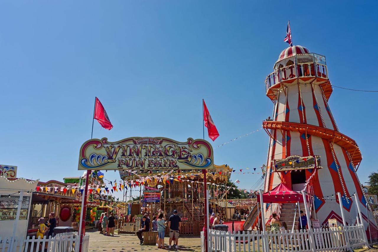 فندق 6 Berth Caravan For Hire At Martello Beach Holiday Park In Essex Ref 29017Y كْلانكتون أون سي المظهر الخارجي الصورة