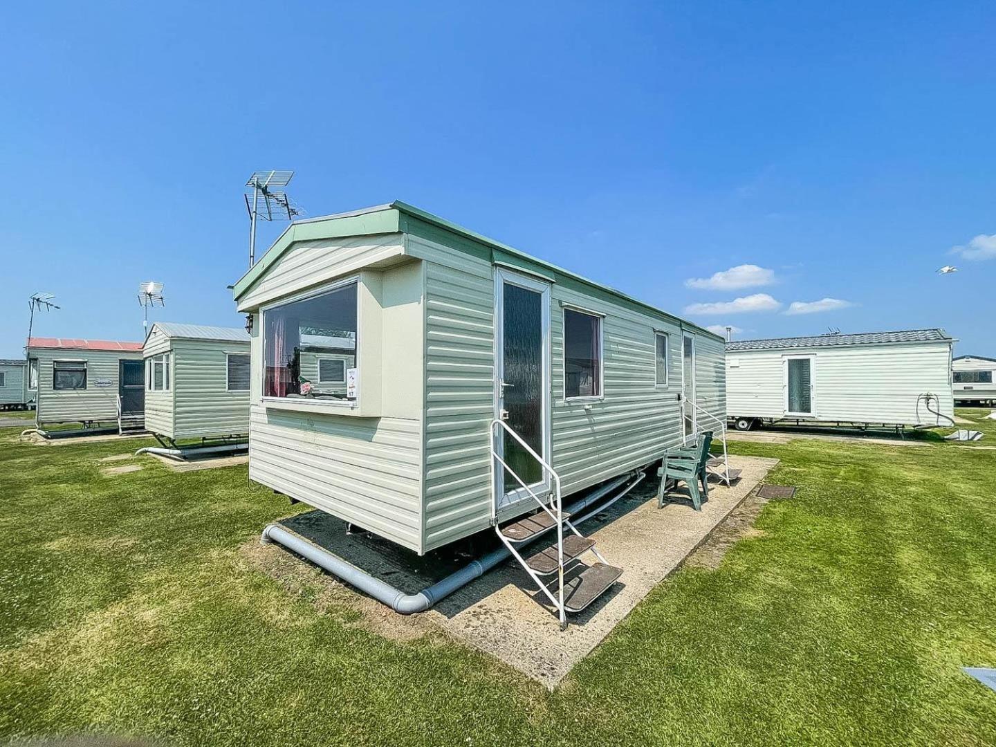 فندق 6 Berth Caravan For Hire At Martello Beach Holiday Park In Essex Ref 29017Y كْلانكتون أون سي المظهر الخارجي الصورة